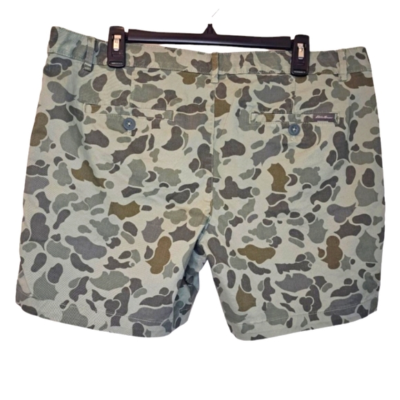 Eddie Bauer Legend Wash Midrise Boyfriend Camo Shorts Size 14 - Picture 2 of 4